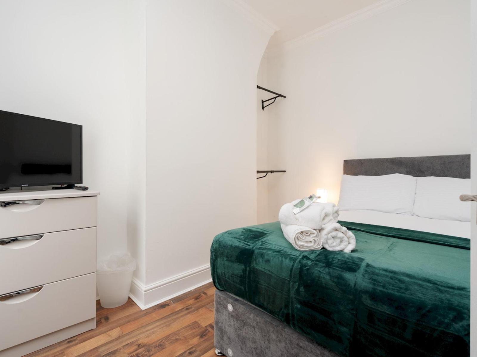 Pass The Keys Ruiskin St - Liverpool Kirkdale Terrace Sleeps 5 Parking Villa Exterior photo